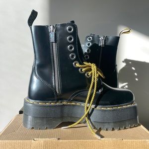 BNWT Dr. Martens Jadon Max